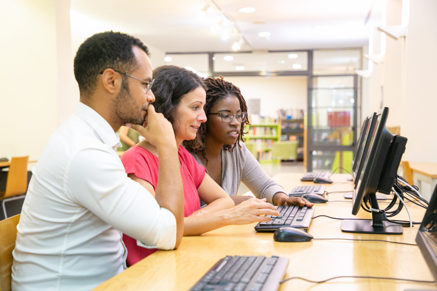 Computer learning people image - Ciya Sarl